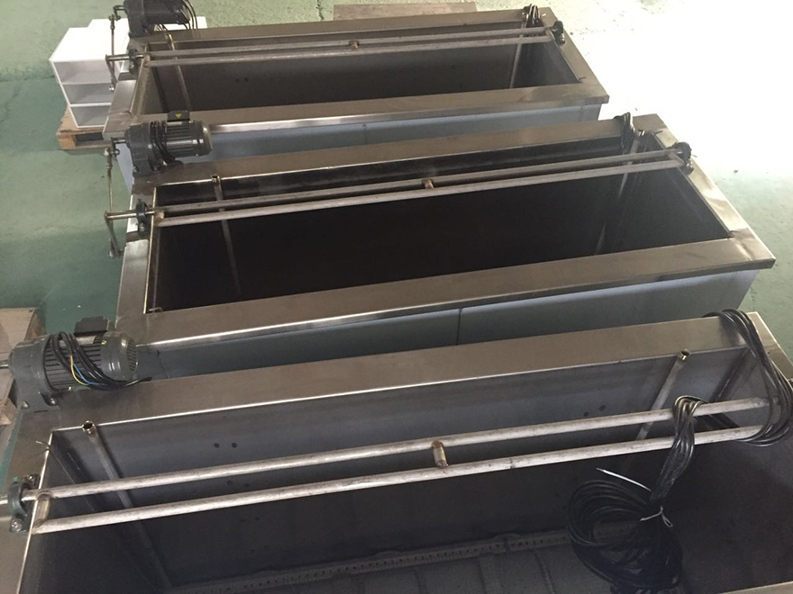 工業(yè)超聲波清洗機(jī)（粗清+精洗 、去污、除油、除銹、除蠟）支持非標(biāo)定做
工業(yè)超聲波清洗機(jī)