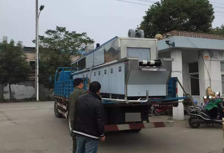 工業(yè)超聲波清洗機（粗清+精洗 、去污、除油、除銹、除蠟）支持非標(biāo)定做
工業(yè)超聲波清洗機
